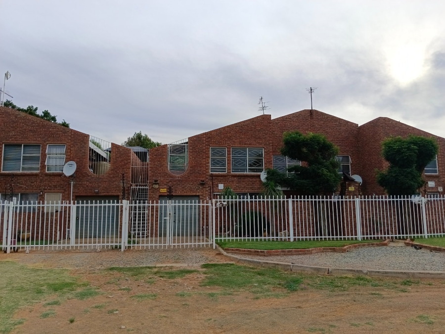 2 Bedroom Property for Sale in Riebeeckstad Free State